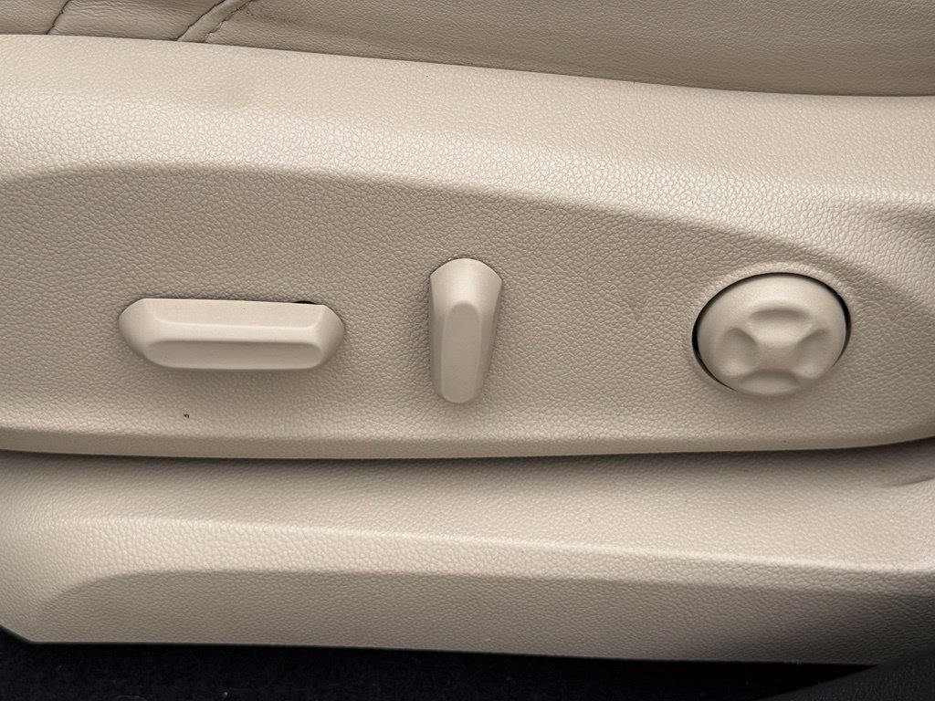 Used 2020 Buick Envision Essence FWD image 14