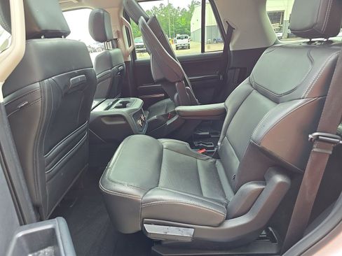 Used 2025 Ford Expedition Platinum AWD/4WD image 9