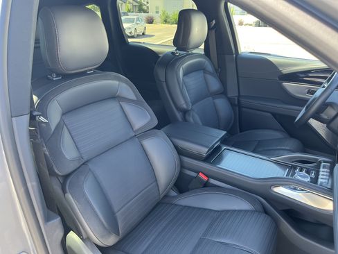 Used 2025 Lincoln Nautilus Reserve AWD/4WD image 21