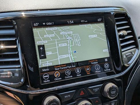 Used 2021 Jeep Grand Cherokee Limited w/ Premium Lighting Group AWD/4WD image 19