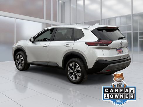 Used 2023 Nissan Rogue SV image 4