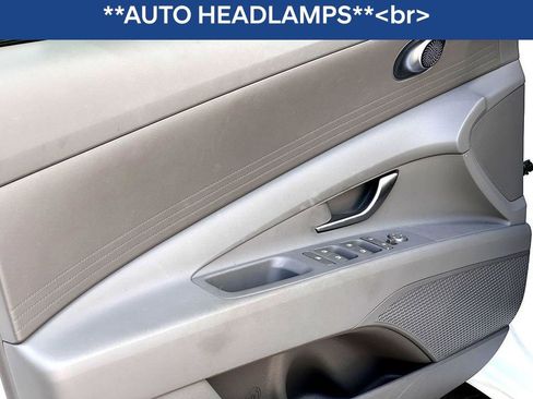 Used 2025 Hyundai Elantra SE w/ Cargo Package image 13