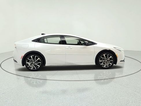 Used 2024 Toyota Prius Prime FWD image 4