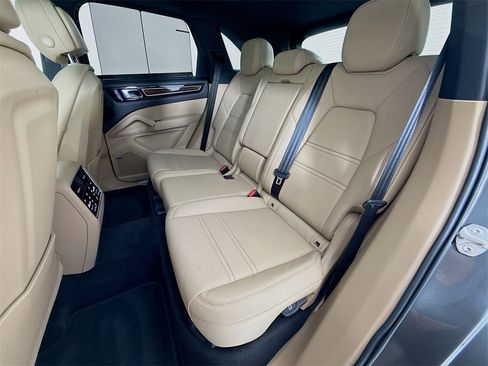 Used 2023 Porsche Cayenne S image 24