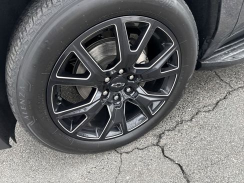 Used 2023 Chevrolet Suburban RST w/ Luxury Package image 11