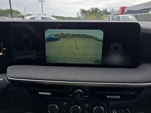 Used 2025 Nissan Kicks SV image 25