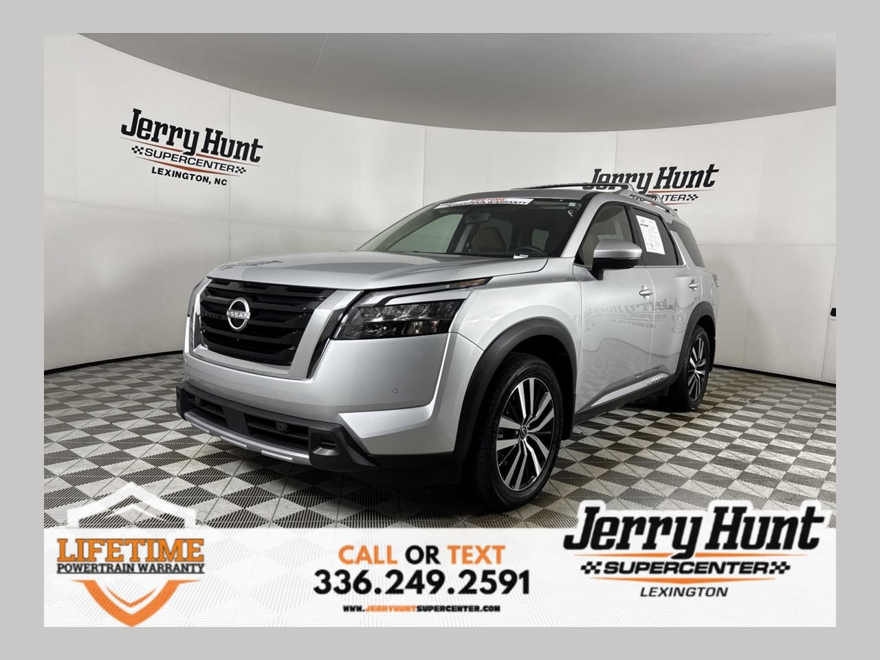 Used 2025 Nissan Pathfinder Platinum w/ Cargo Package FWD image 1