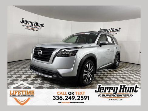 Used 2025 Nissan Pathfinder Platinum w/ Cargo Package FWD image 1