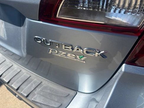 Used 2017 Subaru Outback 2.5i Limited AWD/4WD image 4