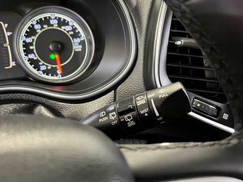 Used 2022 Jeep Cherokee Latitude w/ Sun & Sound Group image 33