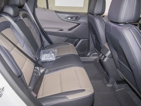 New 2027 Chevrolet Equinox LT w/ Convenience Package II AWD/4WD image 11