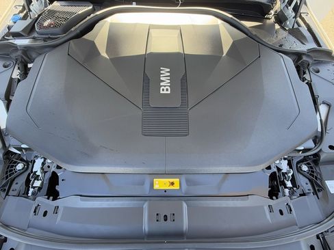 Used 2025 BMW i5 xDrive40 w/ Premium Package image 34