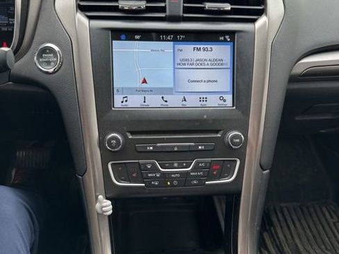 Used 2017 Ford Fusion Energi SE image 12