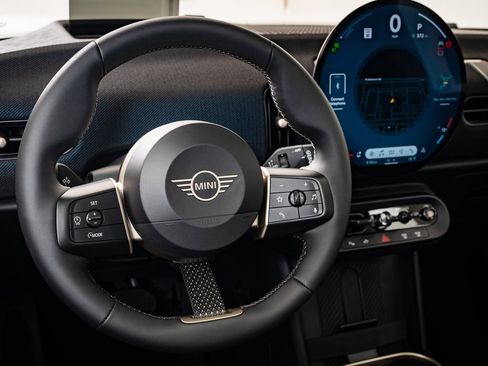 Certified 2025 MINI Cooper 2-Door Hardtop image 4