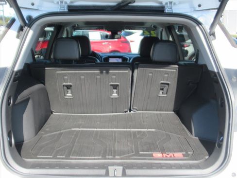 Used 2022 GMC Terrain SLT w/ Infotainment Package II image 30