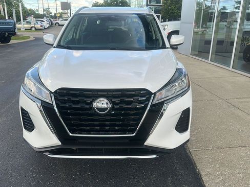Used 2024 Nissan Kicks SV FWD image 7