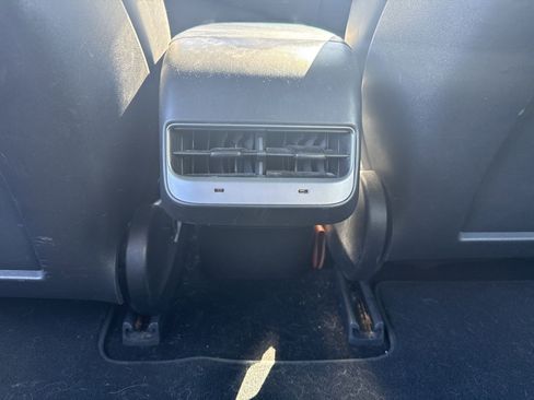 Used 2020 Tesla Model 3 Long Range image 18