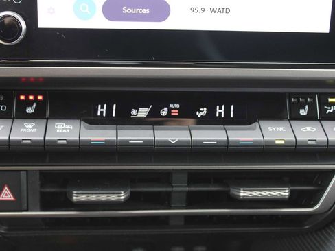 Used 2025 Toyota Camry LE image 20