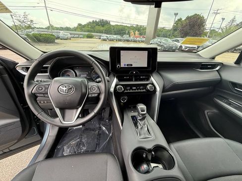 Used 2024 Toyota Venza LE AWD/4WD image 13