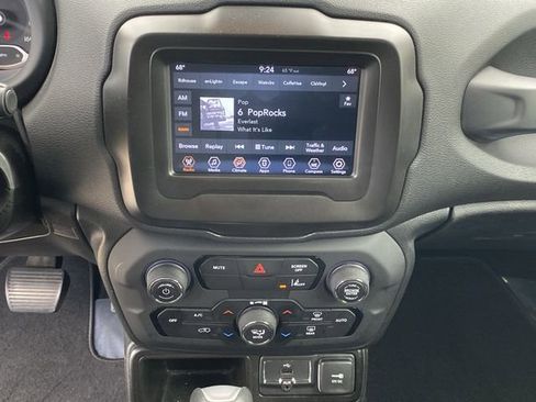 Used 2021 Jeep Renegade Latitude image 12