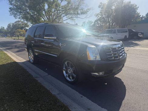 Used 2009 Cadillac Escalade AWD image 2