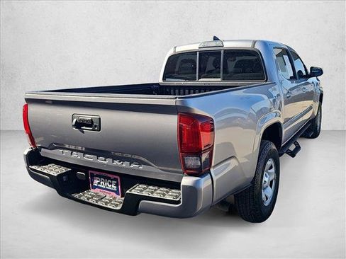 Used 2018 Toyota Tacoma SR image 5