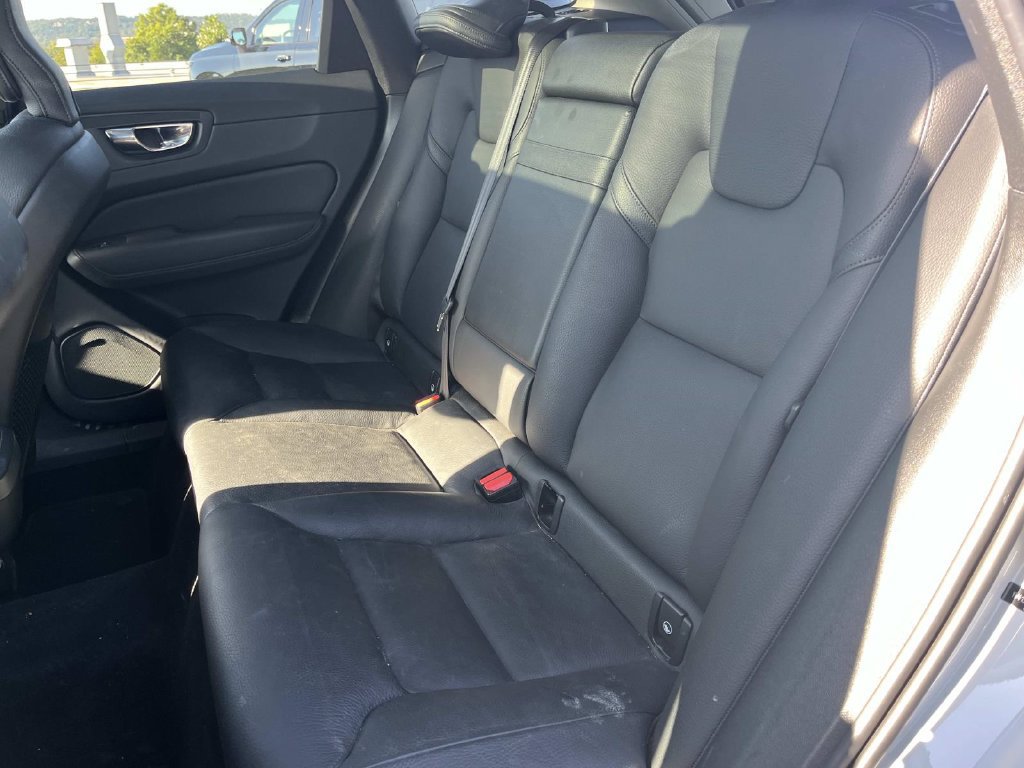 Used 2020 Volvo XC60 T5 Momentum FWD image 20