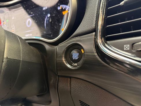 Used 2020 Jeep Grand Cherokee Altitude image 29