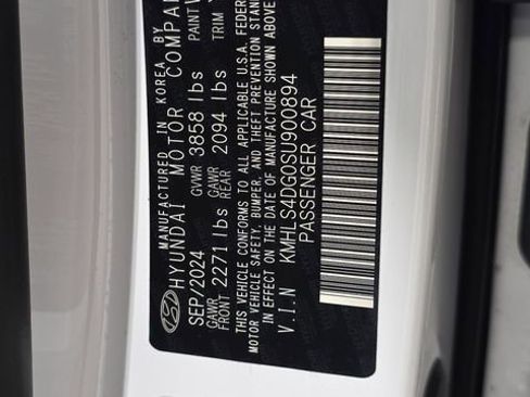 Certified 2025 Hyundai Elantra SEL image 38