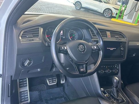 Used 2021 Volkswagen Tiguan SE R-Line image 33