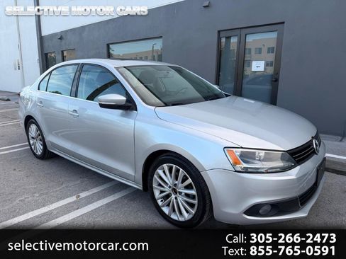 Used 2011 Volkswagen Jetta SEL FWD image 1