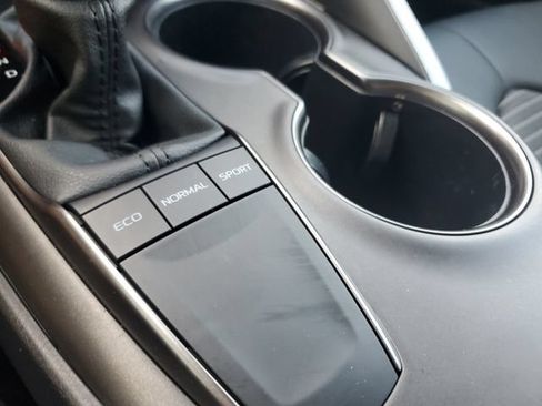 Used 2024 Toyota Camry SE FWD image 30