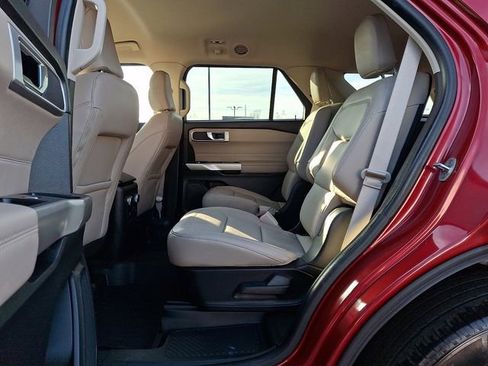 Used 2022 Ford Explorer XLT w/ Equipment Group 202A image 13