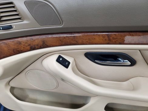 Used 2001 BMW 530i Sedan image 16