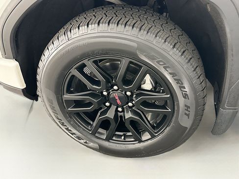 Used 2023 GMC Sierra 1500 Elevation image 11