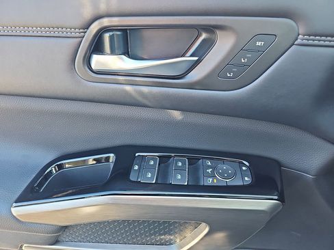 Used 2024 Nissan Pathfinder Platinum w/ Cargo Package image 33