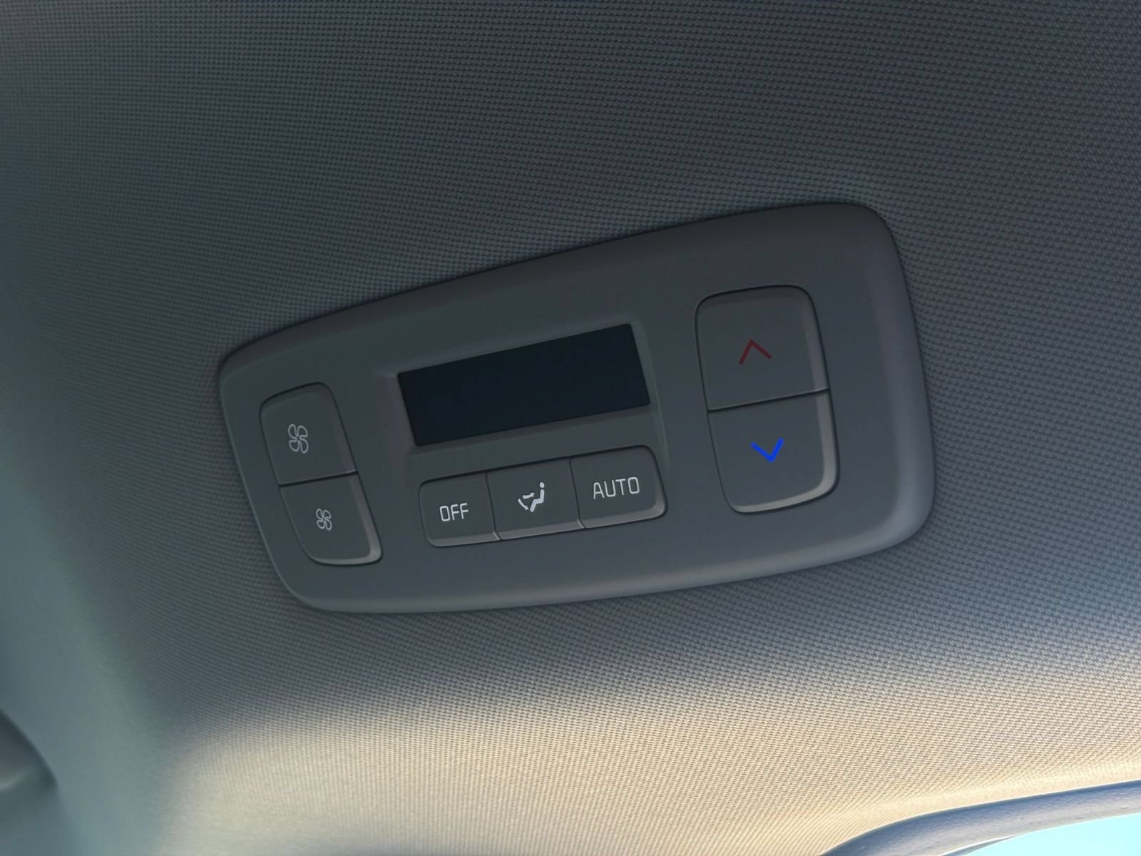 Used 2026 Kia Carnival FWD image 24
