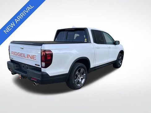 Used 2025 Honda Ridgeline TrailSport image 3