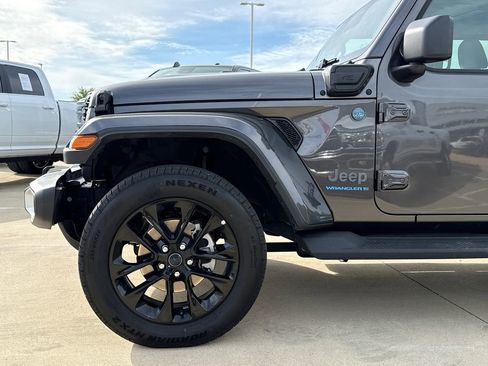 Used 2025 Jeep Wrangler Unlimited Sahara AWD/4WD image 5