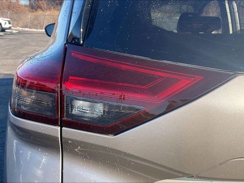 Used 2025 Nissan Rogue SL w/ Tech Package image 26