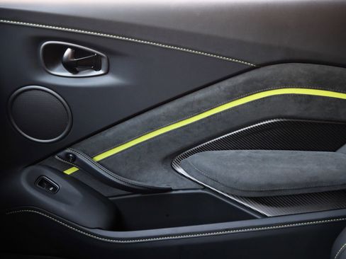 Used 2023 Aston Martin V8 Vantage Coupe image 23