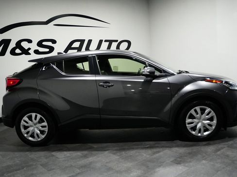 Used 2021 Toyota C-HR LE image 5