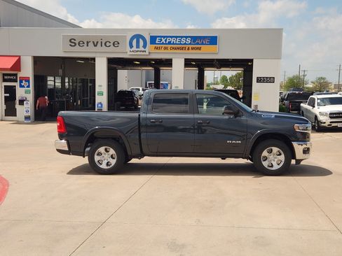 New 2026 RAM 1500 4x4 Crew Cab image 7