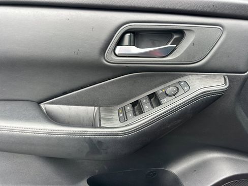 Used 2024 Nissan Rogue SV image 10