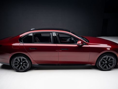 Used 2023 BMW i7 xDrive60 w/ Parking Assistance Package image 33