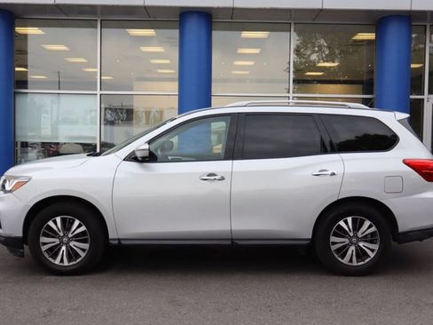 Used 2018 Nissan Pathfinder SL AWD/4WD image 2
