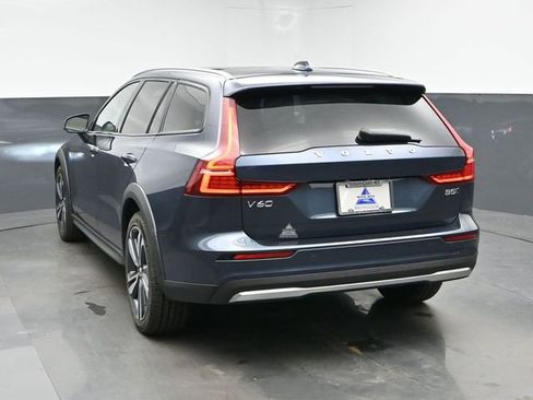 Used 2025 Volvo V60 B5 Cross Country Plus AWD/4WD image 8