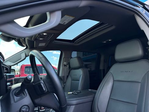 Used 2023 GMC Sierra 1500 Denali w/ Denali Reserve Package AWD/4WD image 14