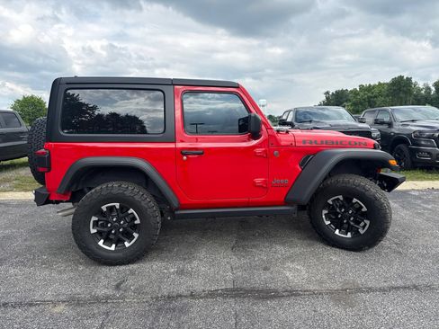 Used 2024 Jeep Wrangler Rubicon w/ Convenience Group AWD/4WD image 6