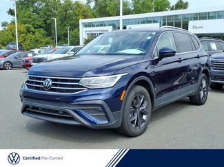 Used 2023 Volkswagen Tiguan SE w/ Panoramic Sunroof Package image 1